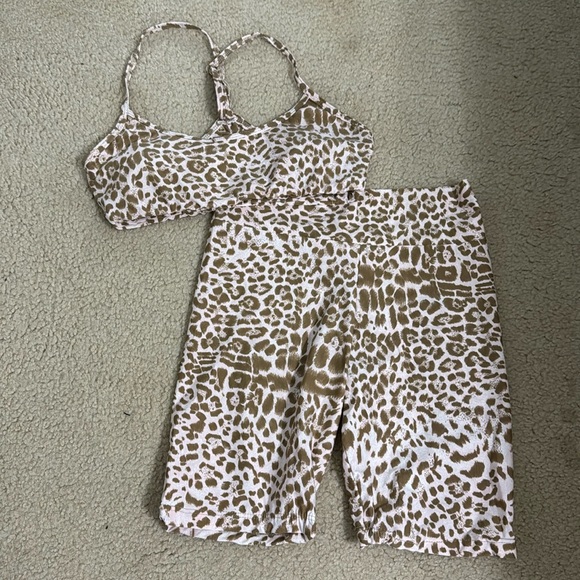 Cheetah workout set! - Picture 1 of 7